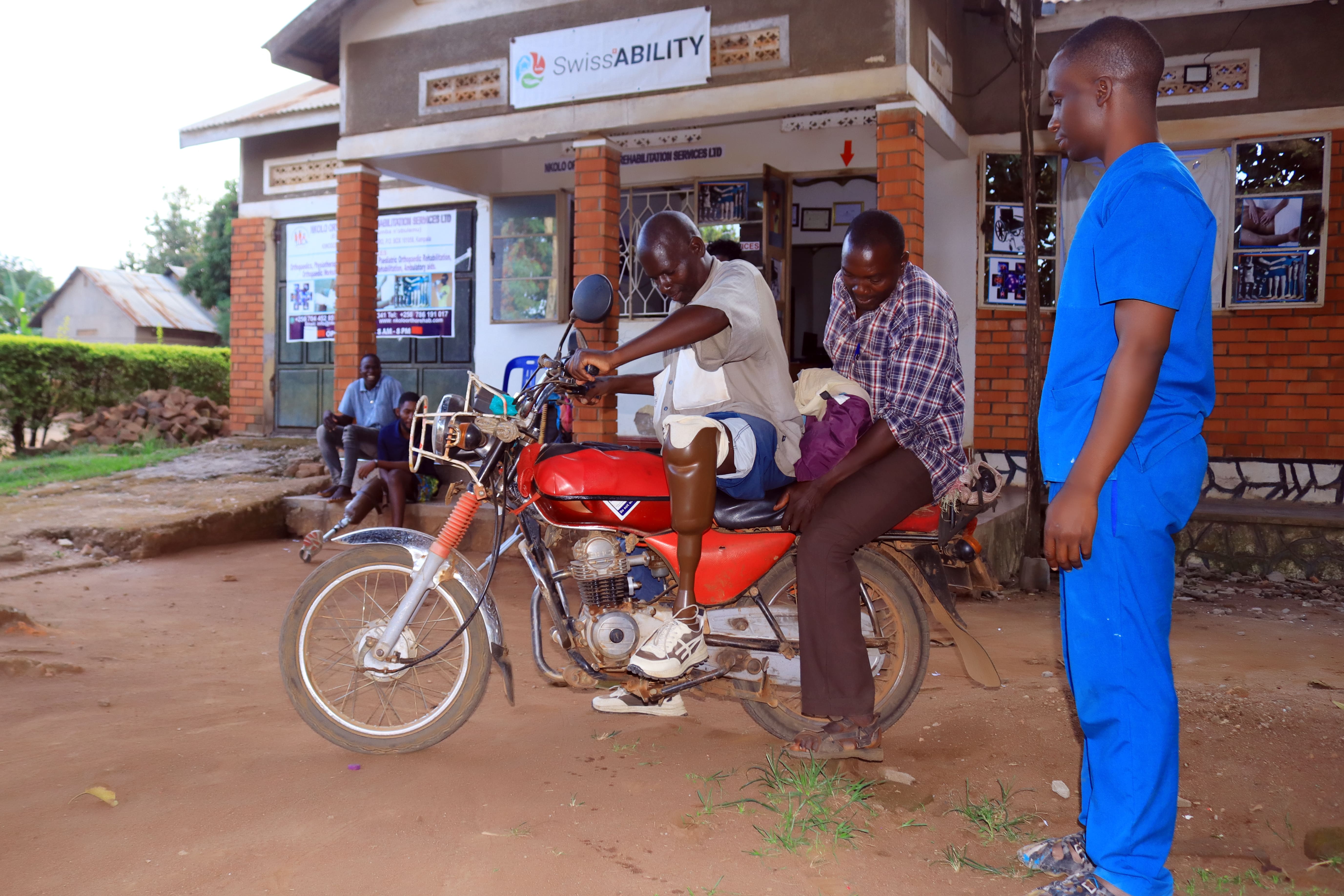 Man with artificial leg from Nkolo Orthopaedics Rehabilitation Center (NORC)